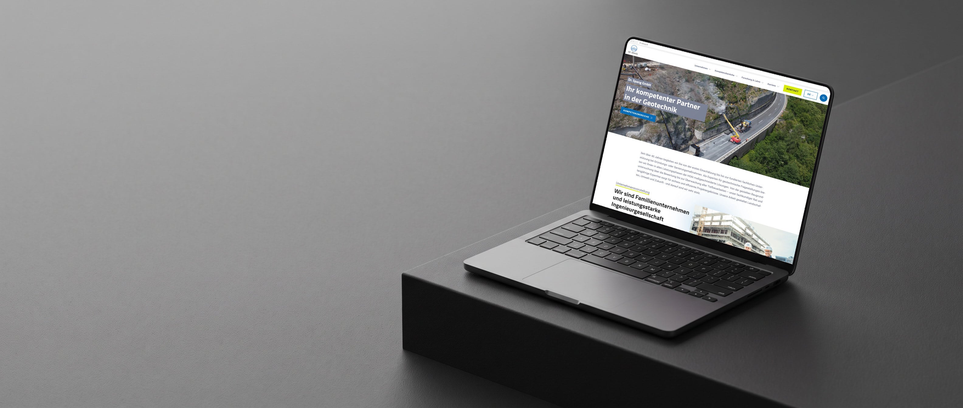 Die Website von Dr. Spang auf einem Notebook
