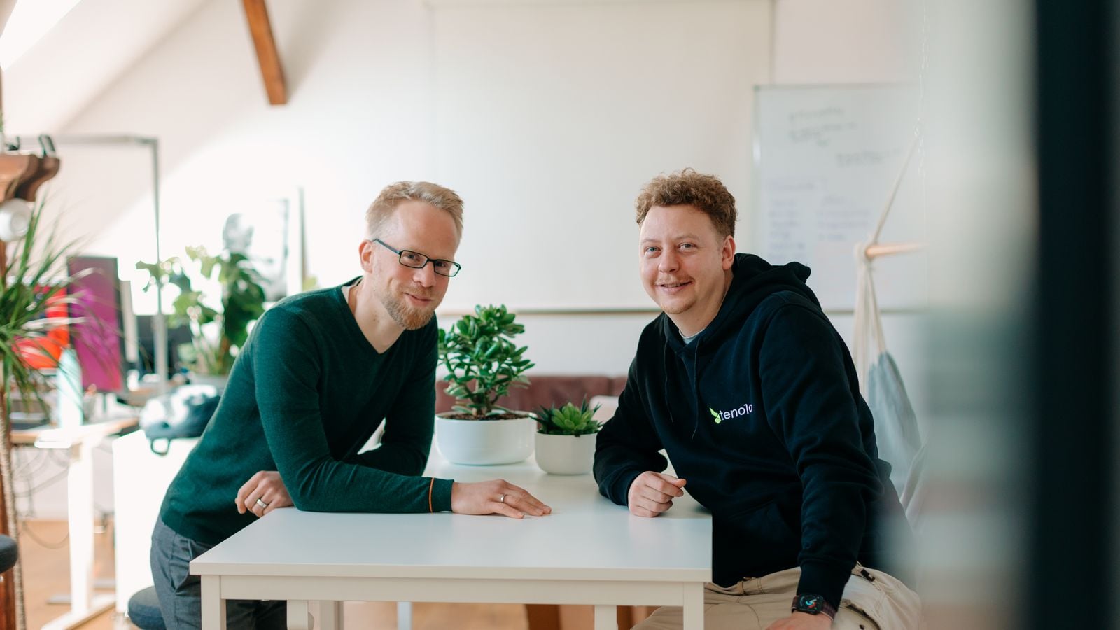 Johannes Herberhold (links) und Jan Plückelmann (rechts), Geschäftsführer der tenolo GmbH & Co. KG