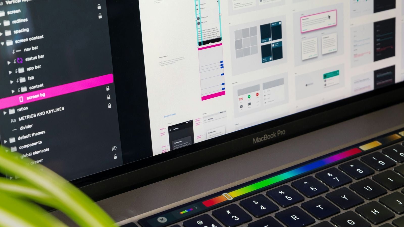 Ansicht von einem Laptop auf dem ein Webdesign entsteht